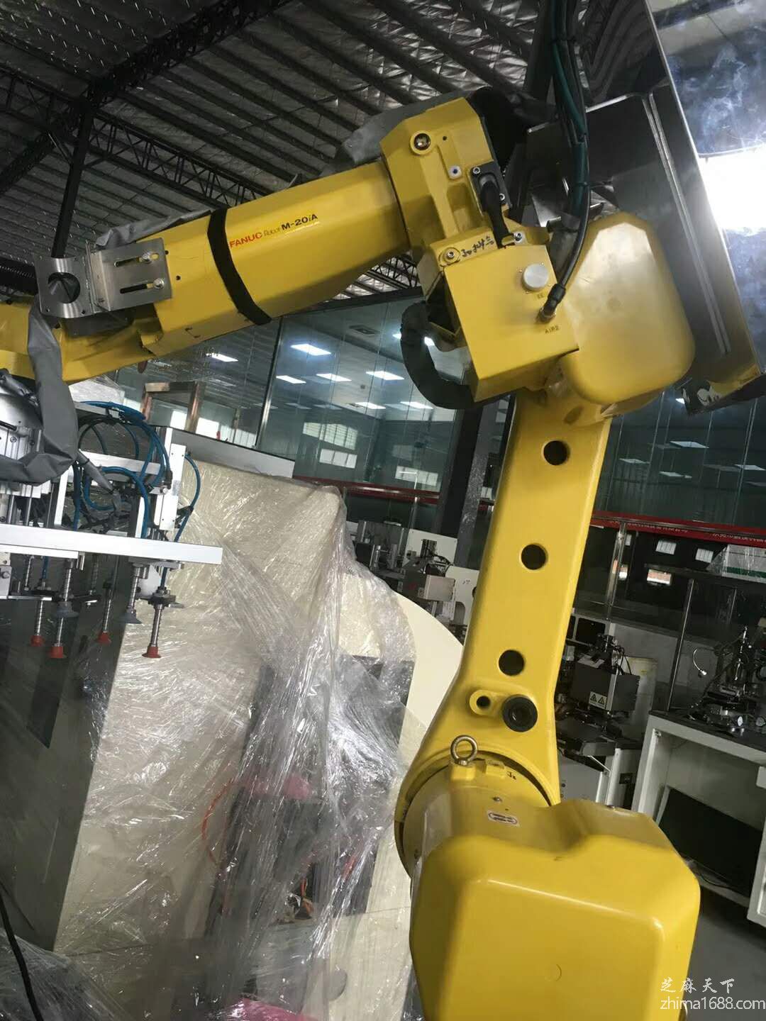 二手發(fā)那科FANUC RObot M-2OiA機(jī)器人